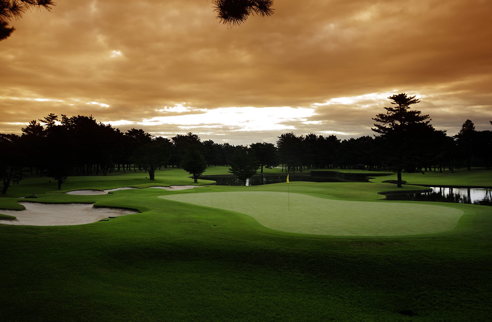 Green and bunkers at Narashino Country Club